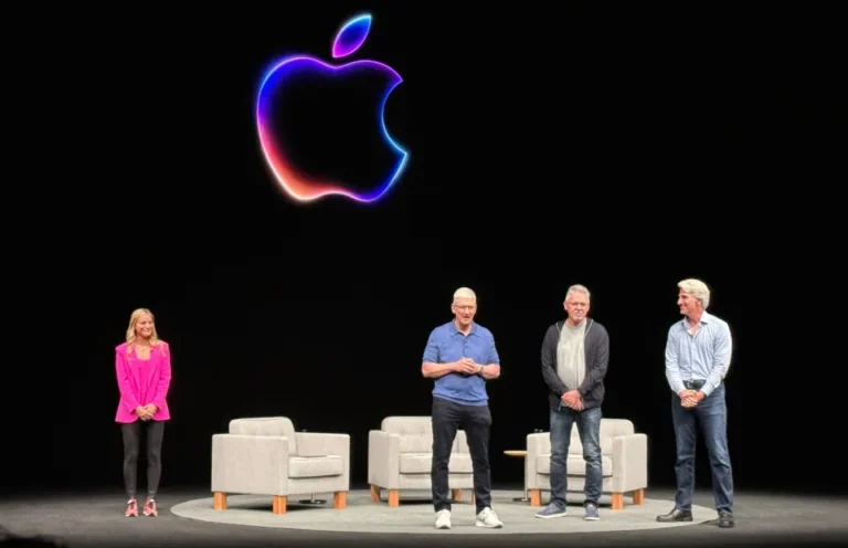 Additionally, Apple CEO Tim Cook, Apple AI head John Giannandrea, and Software Engineering Senior Vice President Craig Federighi were there alongside YouTuber iJustine.